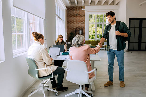 La visite virtuelle entreprise Lyon n’est pas un simple gadget numérique, mais un levier puissant pour renforcer quatre axes essentiels